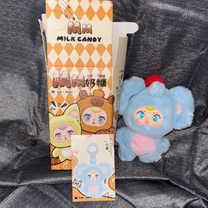 Opened unused MM Blue elephant keychain